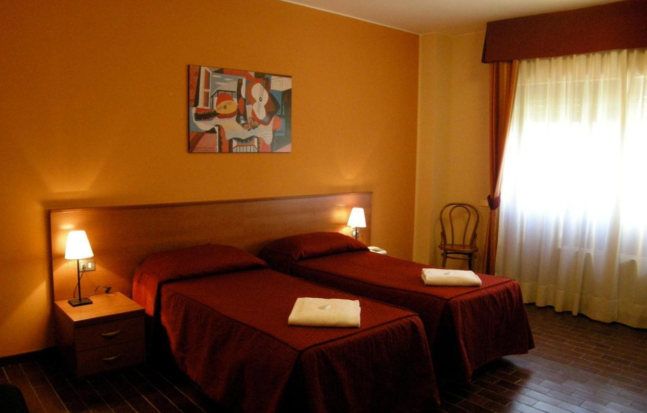 Hotel Forum Rozzano Pokoj fotografie